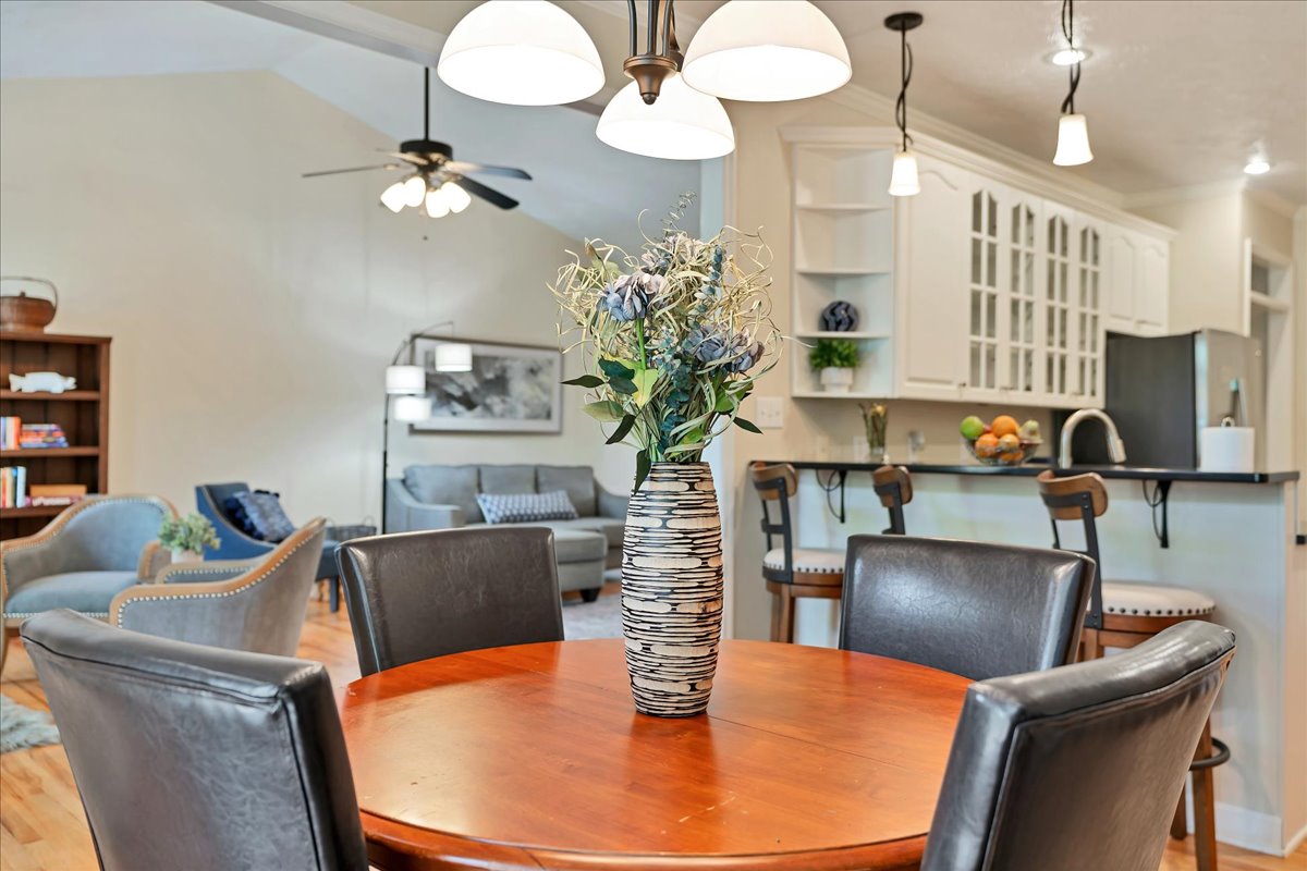 Beautifully decorated dining area in kitchen