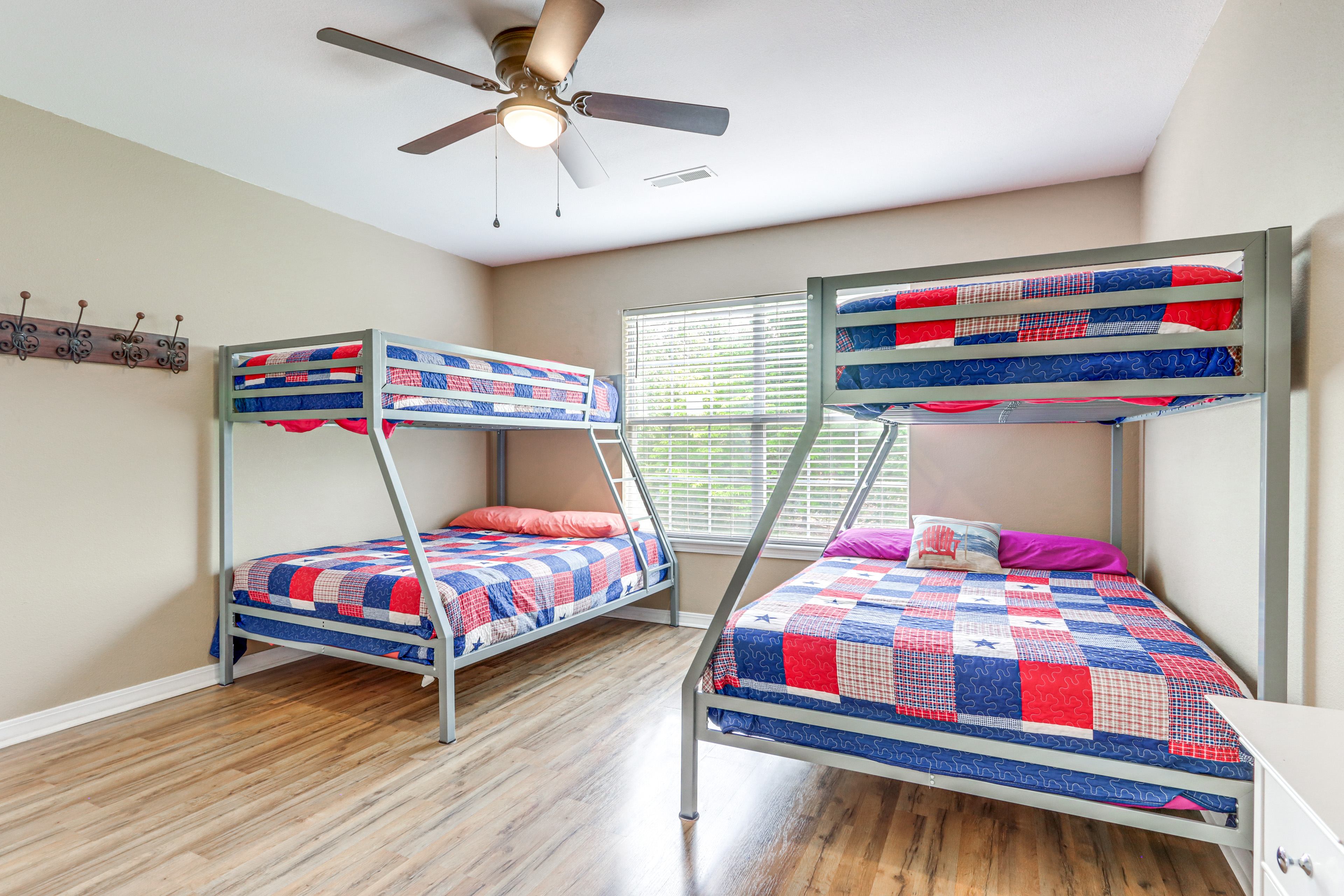 Eureka Springs Home ~ 1/2 Mi to Beaver Lake!