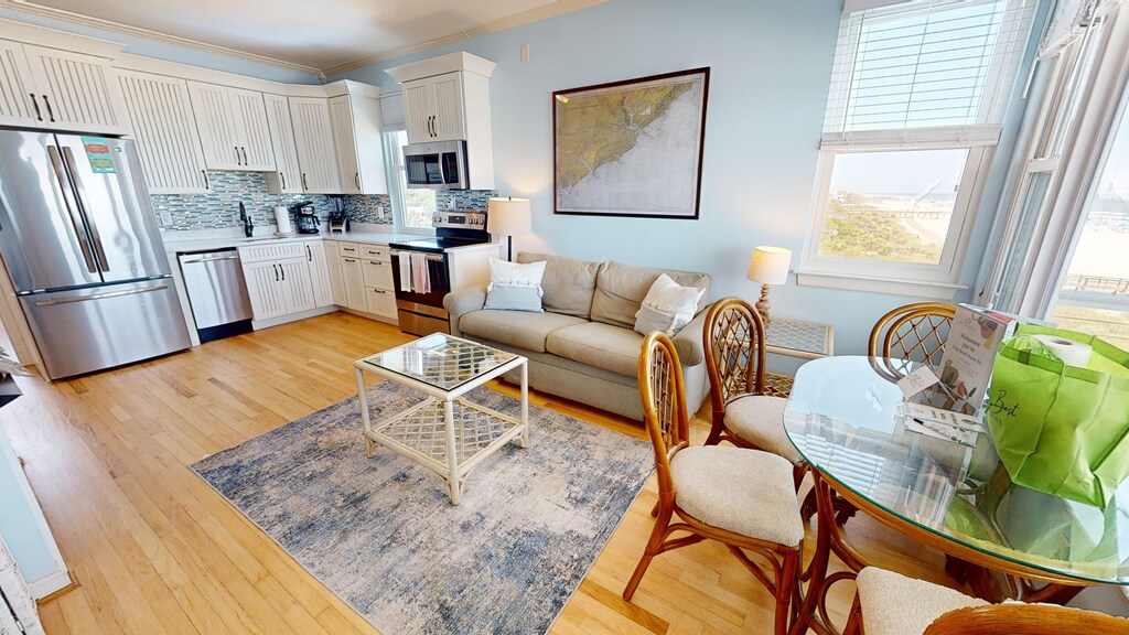 Folly-Beach-Suites-3A-Dining Area