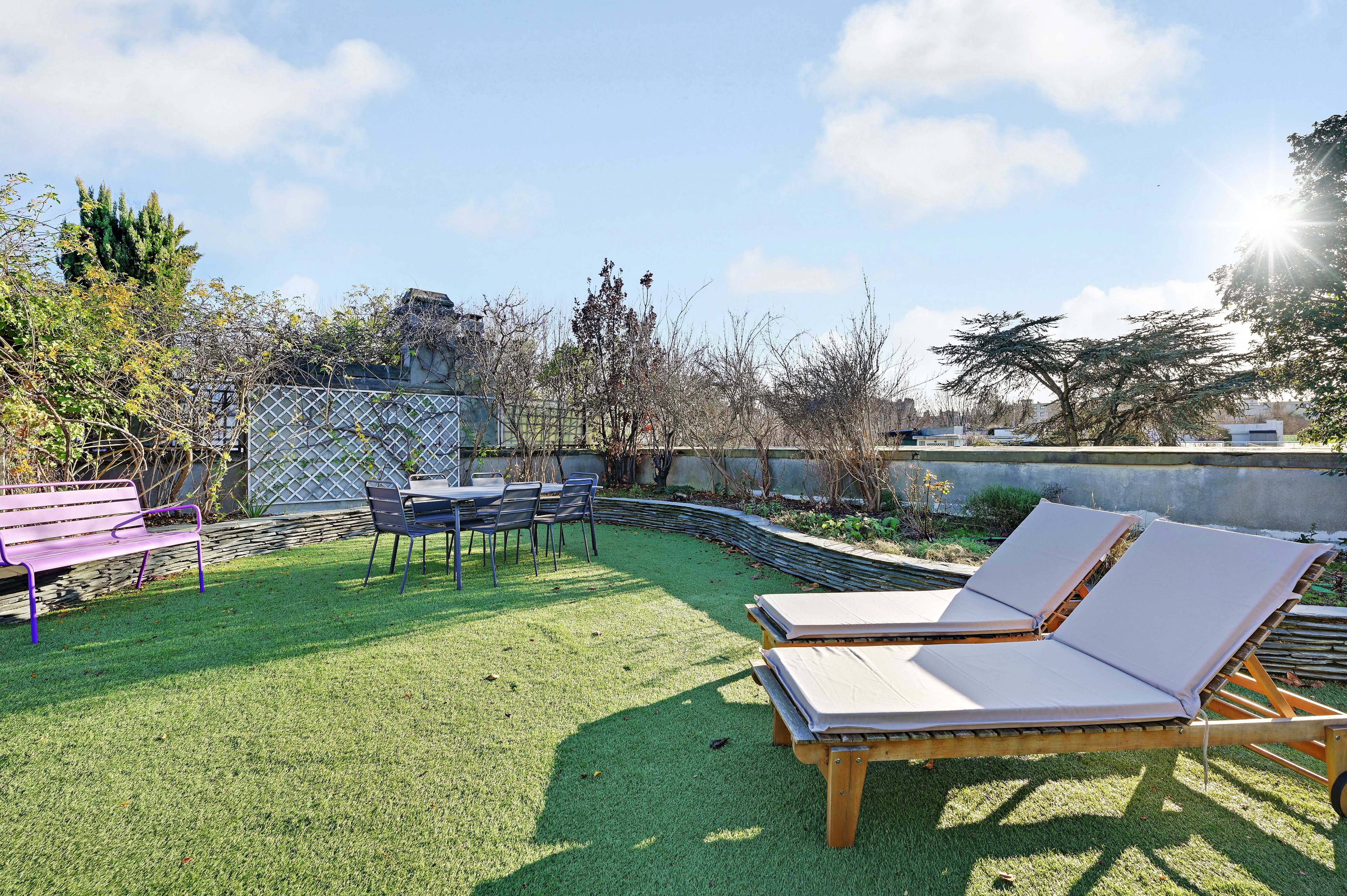 Property Image 2 - Modern Comfort and Rooftop Serenity in Neuilly-sur-Seine