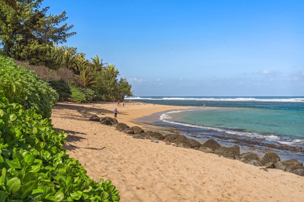 Beautiful Tunnels Beach