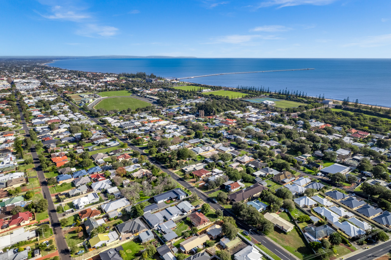 Property Image 1 - Welcome to Bayside Bliss — your next holiday adverture in Busselton, WA! 