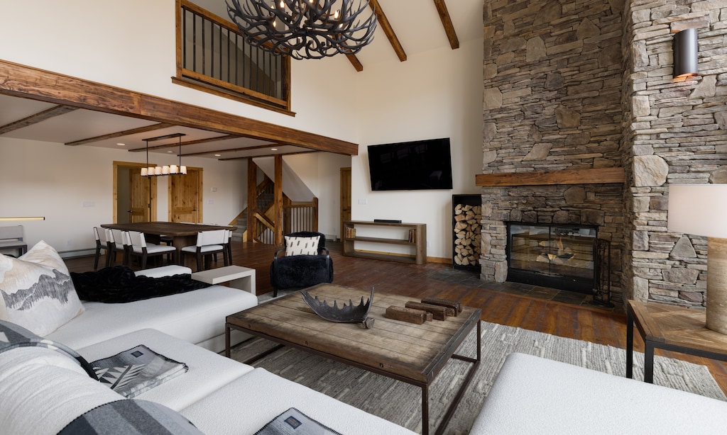 Black Eagle 27 living4