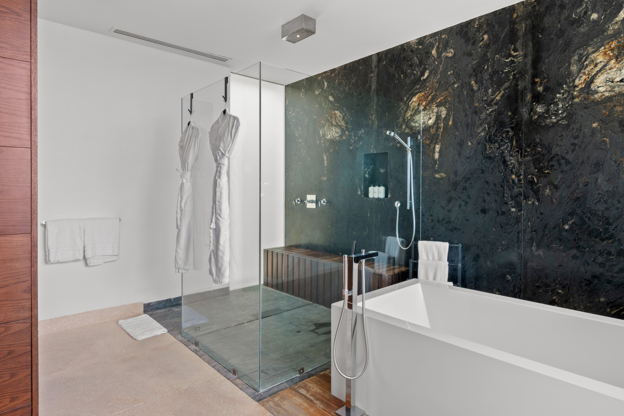 Gorgeous Palmilla Sur 13 Bedroom Villa with Private Beach and Full Staff