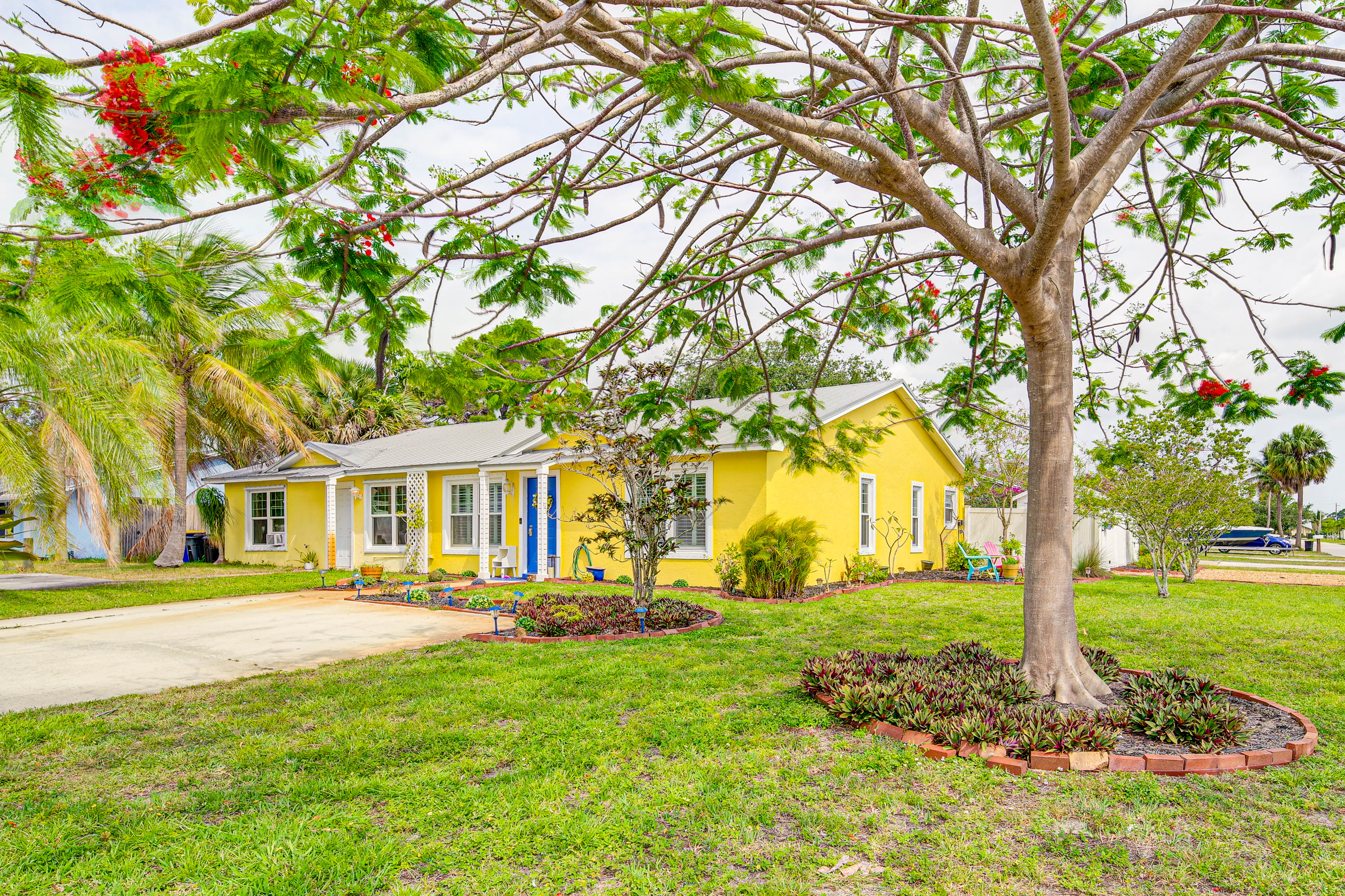 Property Image 1 - Hobe Sound Villa w/ Screened Porch: 4 Mi to Beach