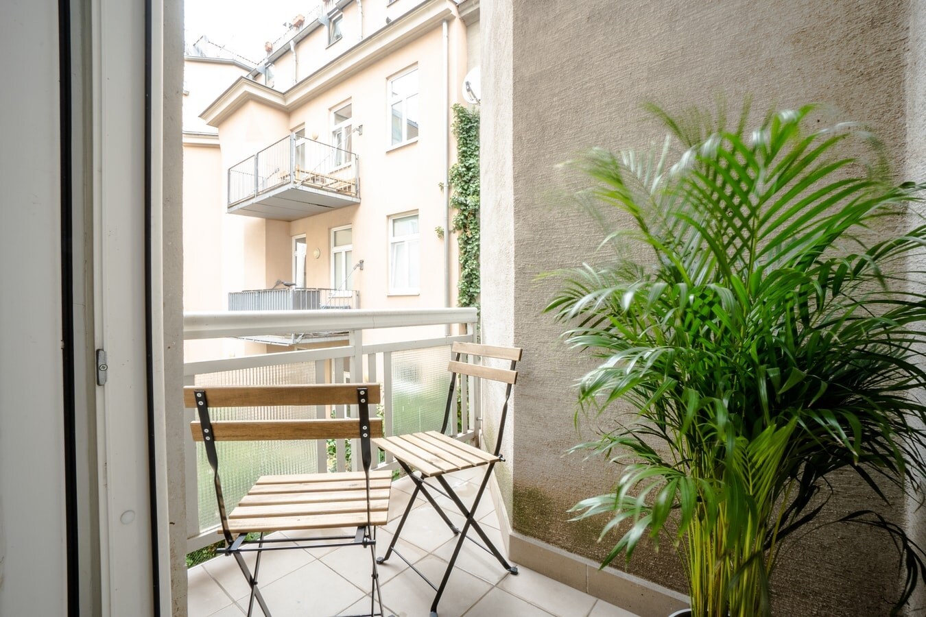 Property Image 2 - Homely bright apartment with a balcony