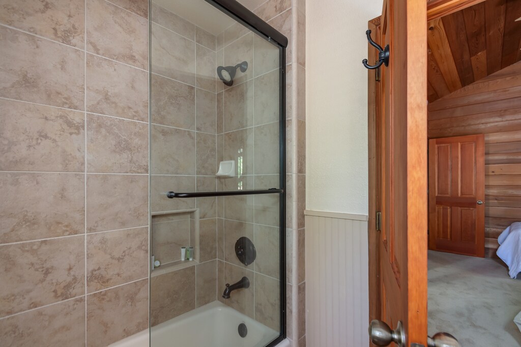 Bathroom 3 Shower/Tub