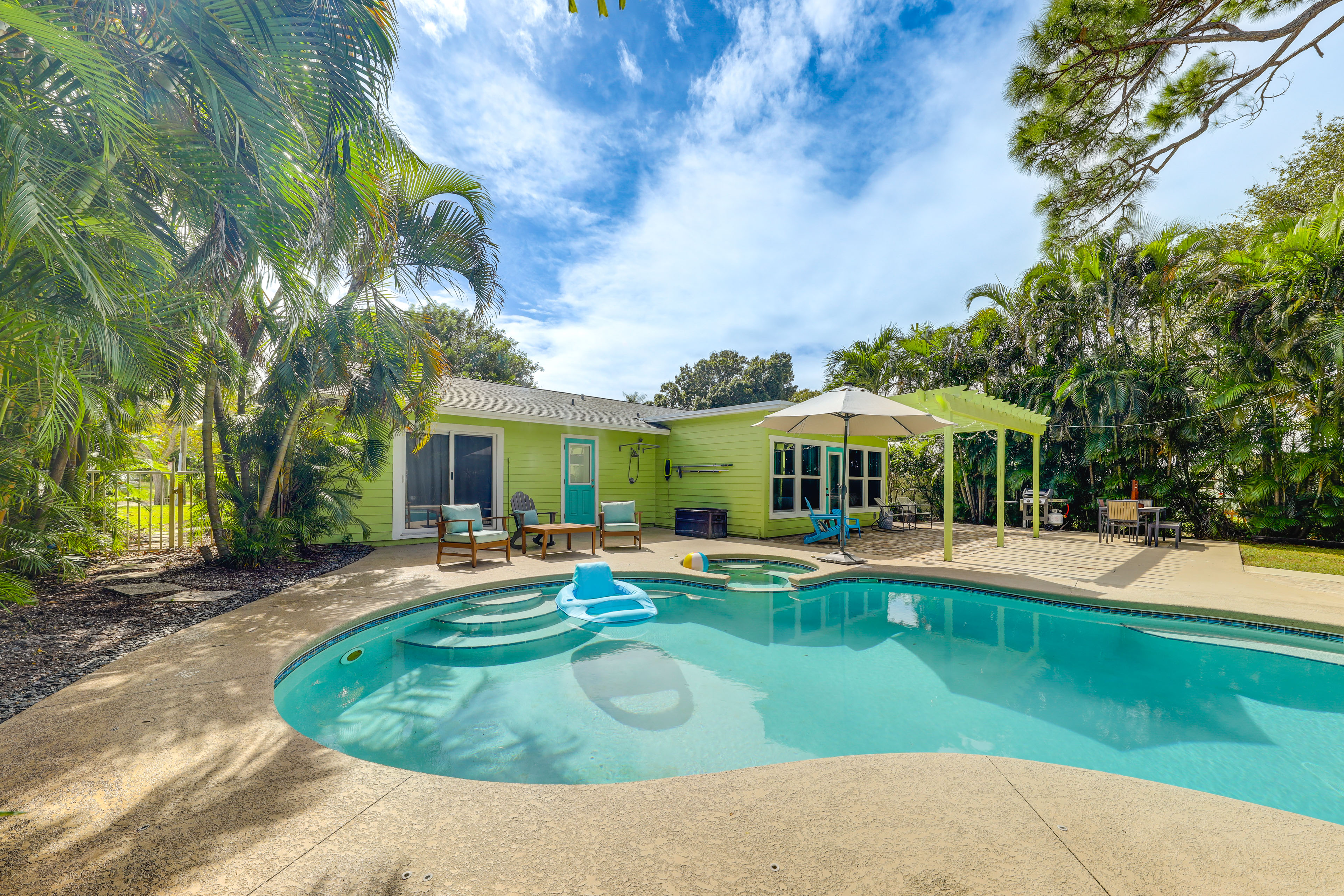 Property Image 1 - Tropical Pool Paradise, Jacuzzi, 1 Mi to Downtown