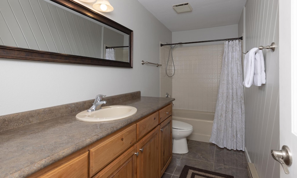 2885 Two Moons den bathroom1