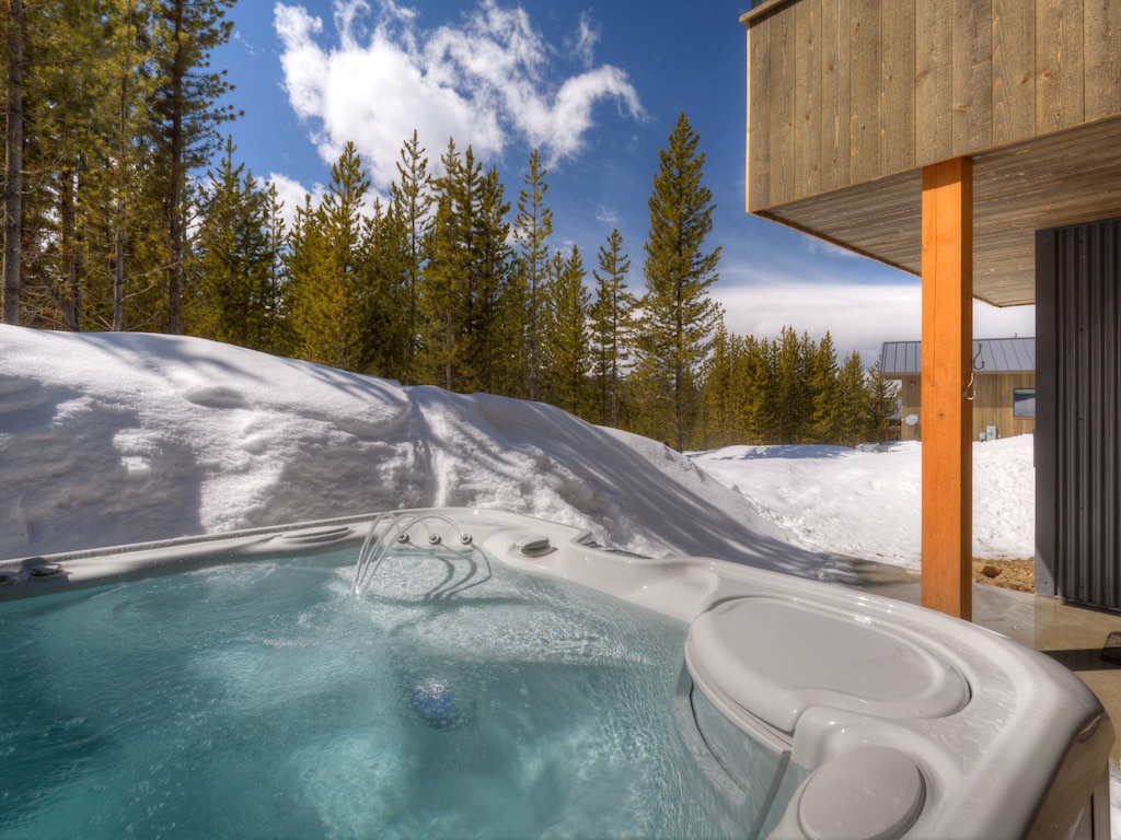 Lake Cabin 26, Hot Tub