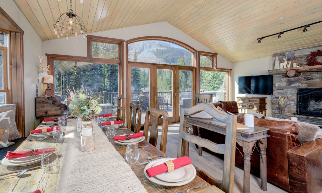 Grey Moose Lodge, Dining Room, 1