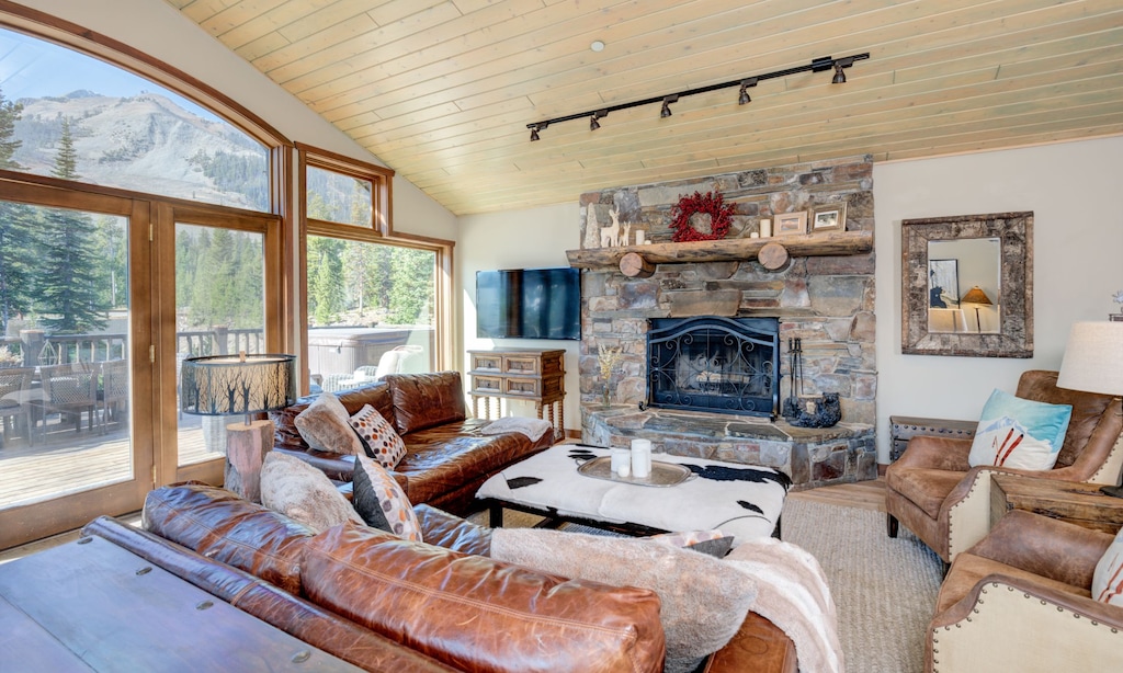 Grey Moose Lodge, Living Room, 1