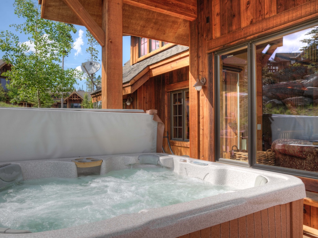 AM 5 Silver Star, Hot Tub, 1