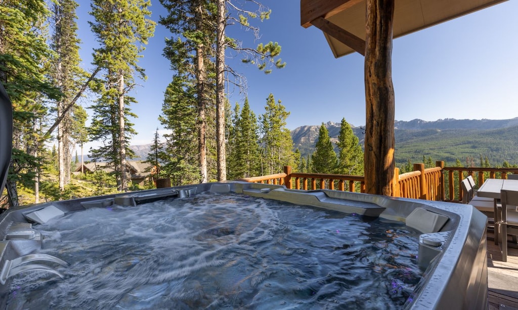 MMH 7 Bulldogger, Hot Tub, 3