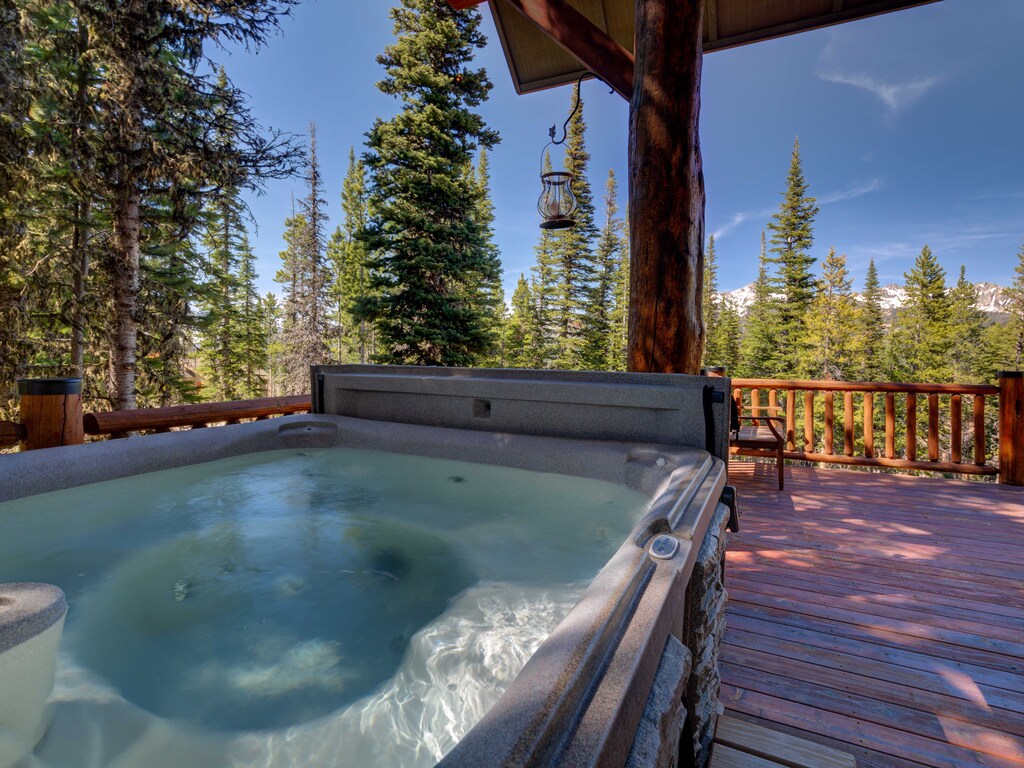 MMH 42 Cowboy Heaven, Hot Tub, 2