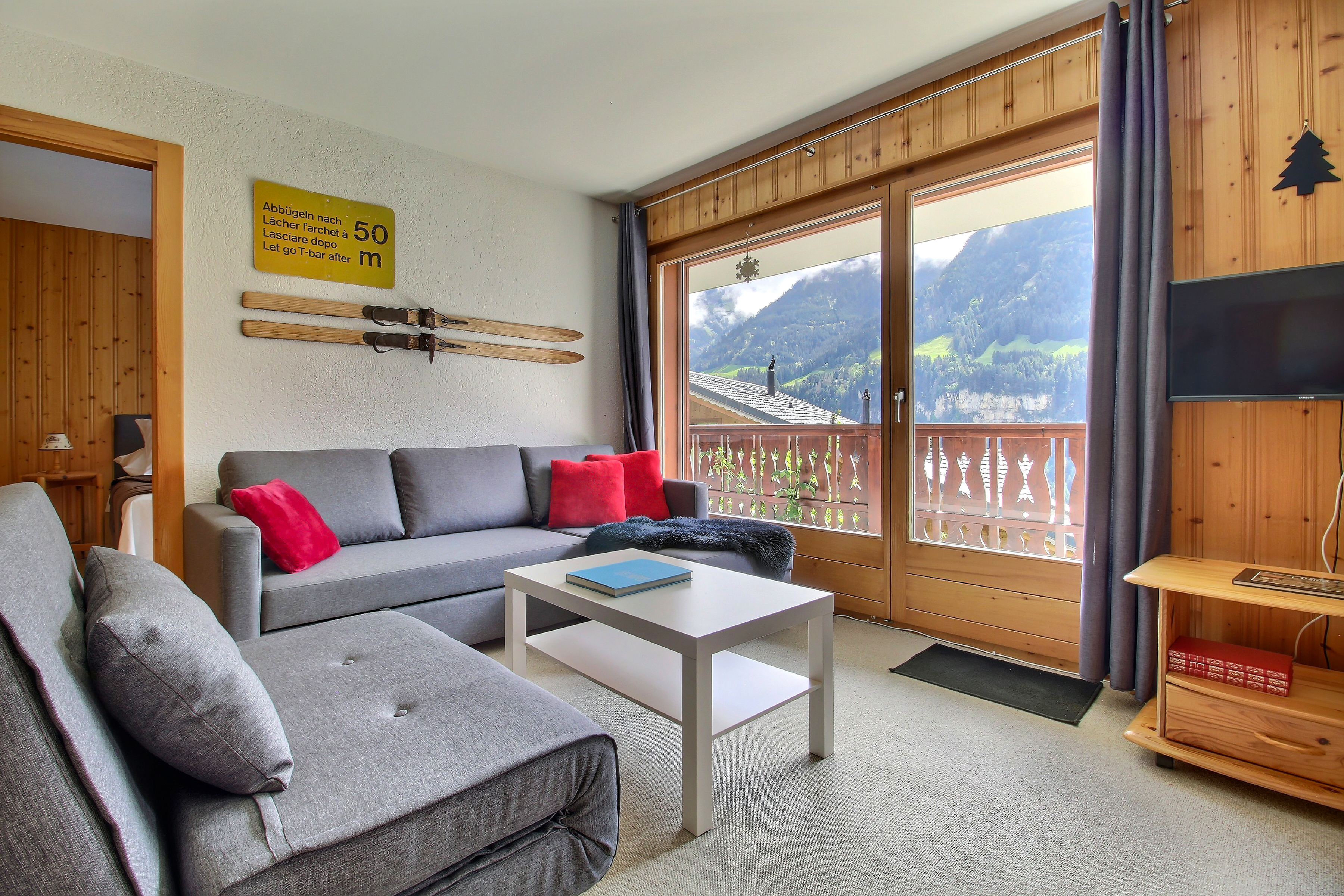 Property Image 2 - Crêtes 14 ✩ terrasse & ski locker on the slopes