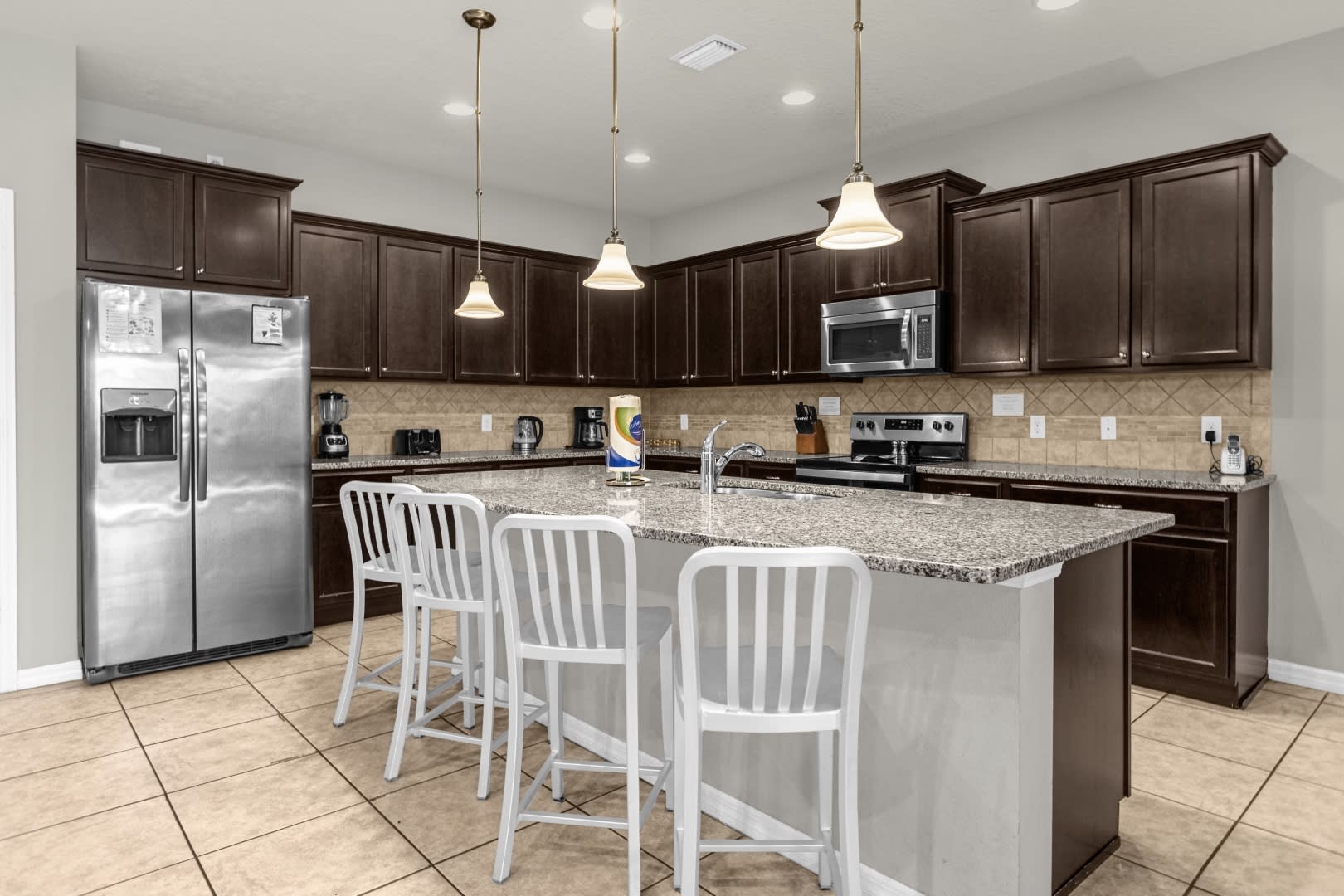 Comfortable Dining Area for Meals and Conversation