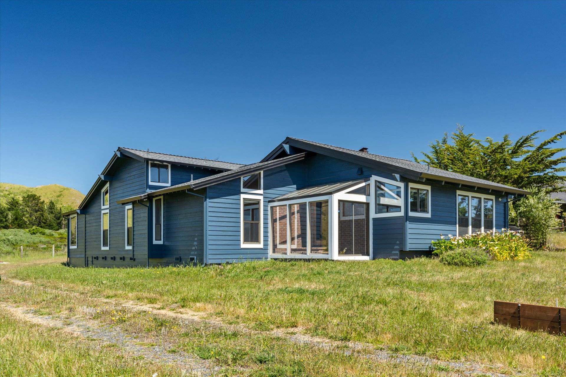 Newly Designed and remolded Bodega Bay home! 1 min drive to beac. 