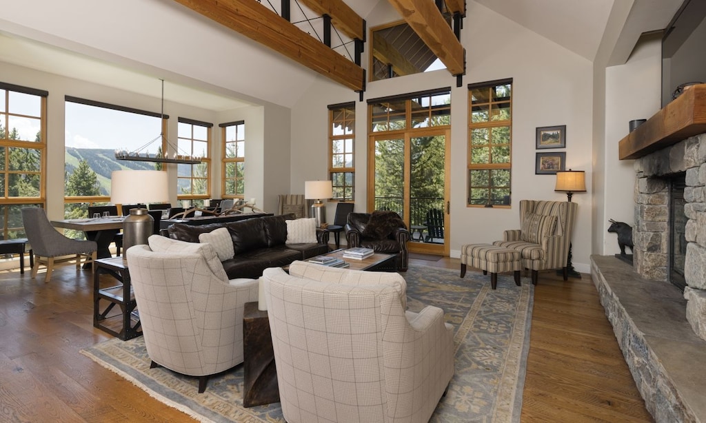 36 Swift Bear living