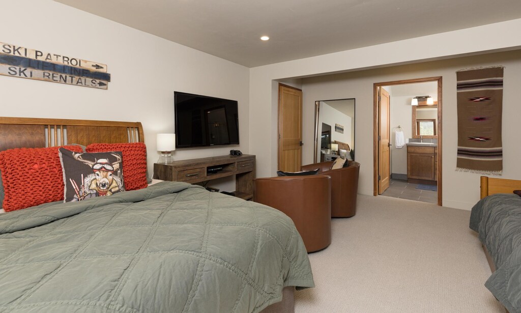 11 Swift Bear den bedroom4