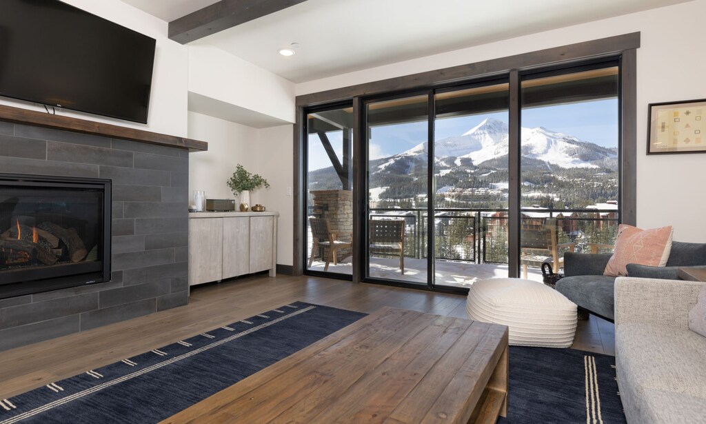 Mountain Lake 402C Living, 5