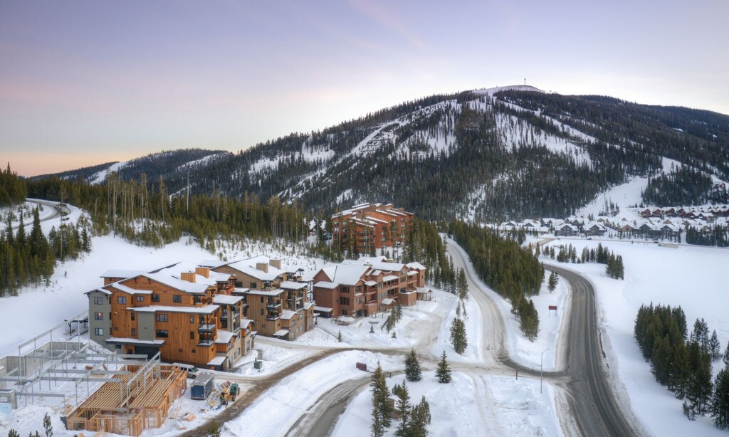 Mountain Lake 402 C Exterior, 4