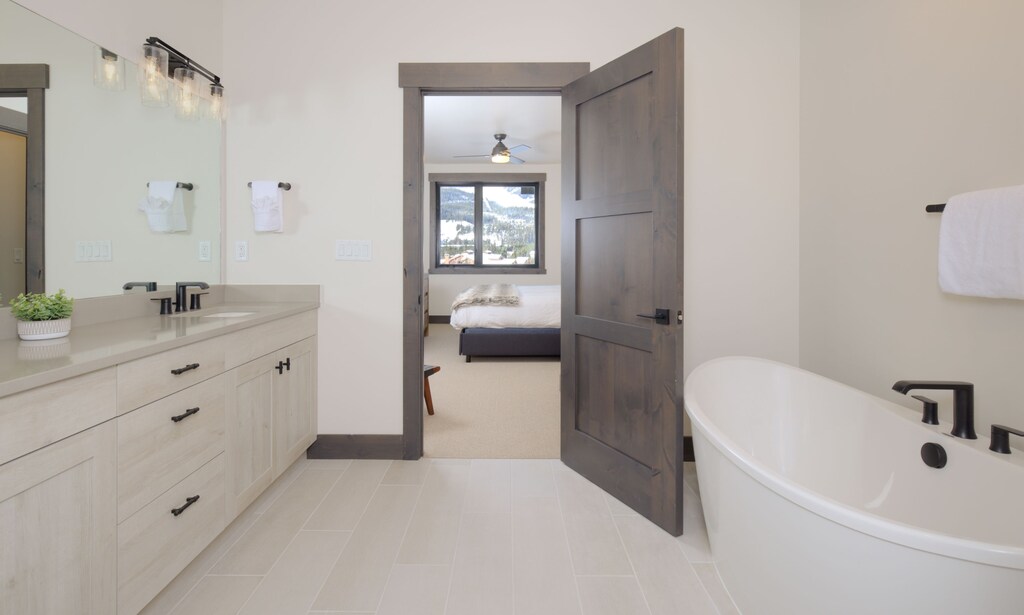 Mountain Lake 402C Master Bathroom, 3