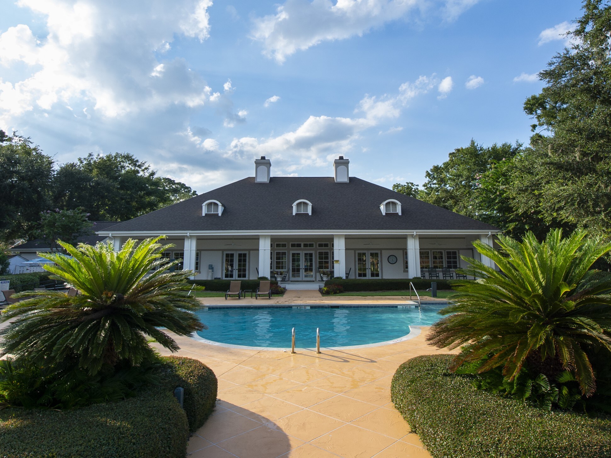 Owners Club at Hilton Head - Club House with Pool Deck