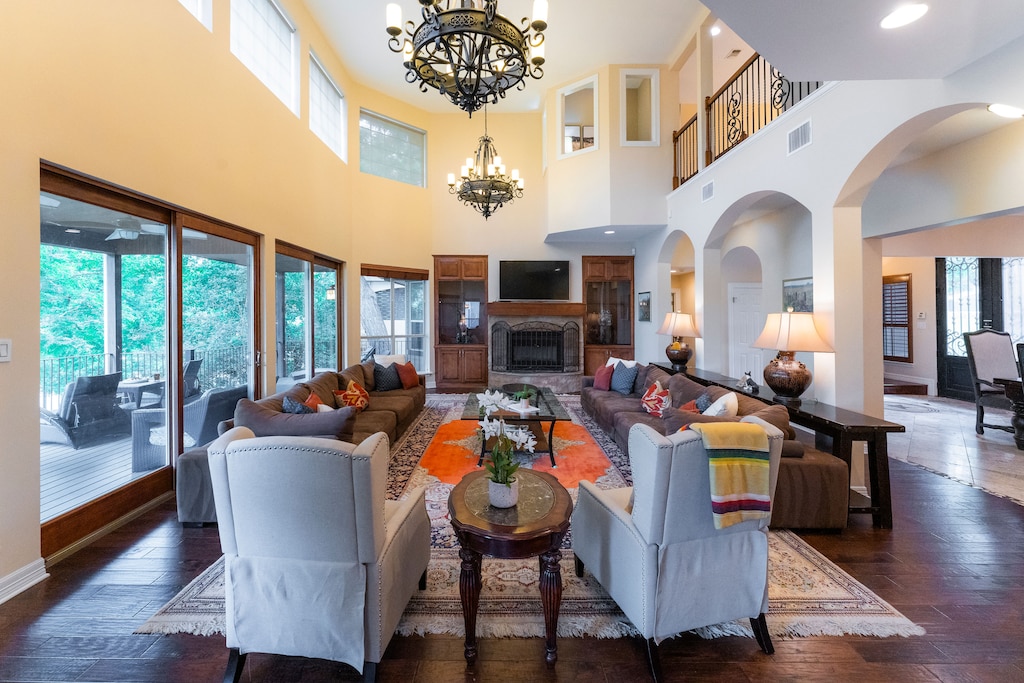 High Ceiling Living Area - Walker Luxury Vacation Rentals