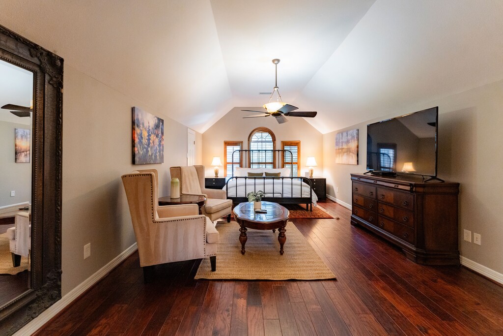 King Bedroom with Living Area - Walker Luxury Vacation Rentals