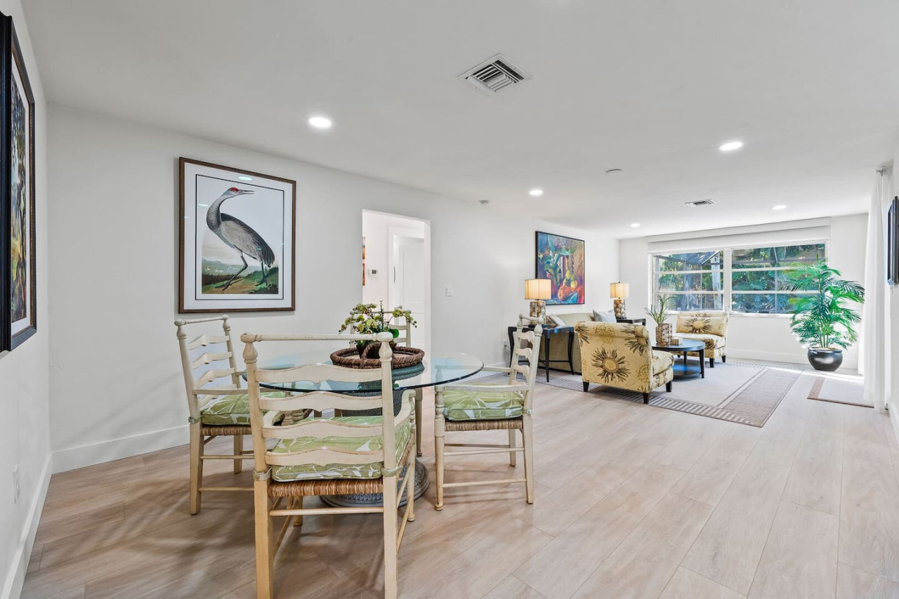 Pesaro Vacation Rental: Stylish 3-BR Retreat Near Via Miramar Beach Renovated Home with Private Pool, Lush Gardens, and Modern Comforts Perfect for Families, Close to Beaches and Downtown Naples