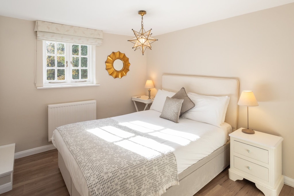 Old Chapel, Milton Keynes - Host & Stay