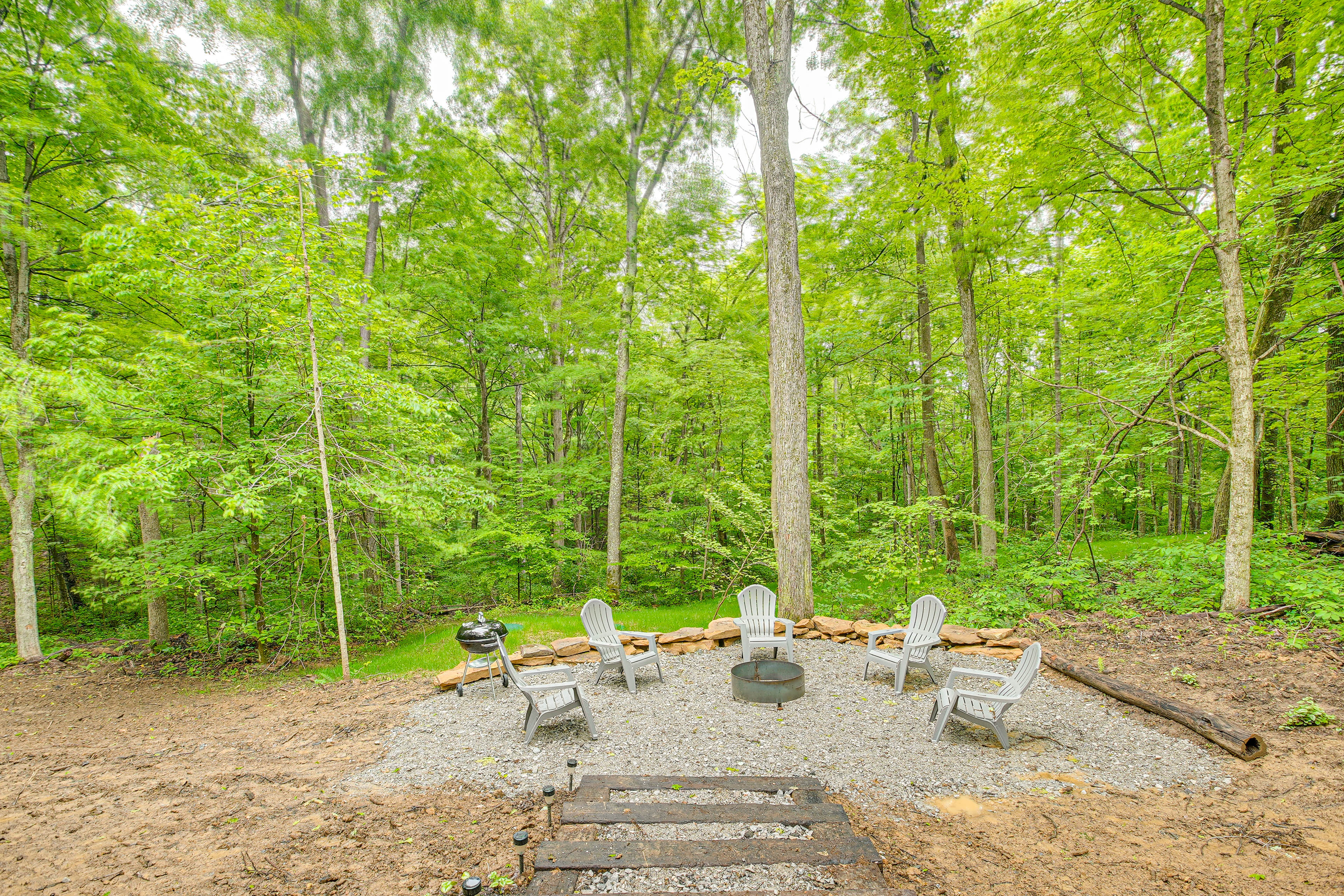 Hocking Hill Cabin w/ Fire Pit & Grill