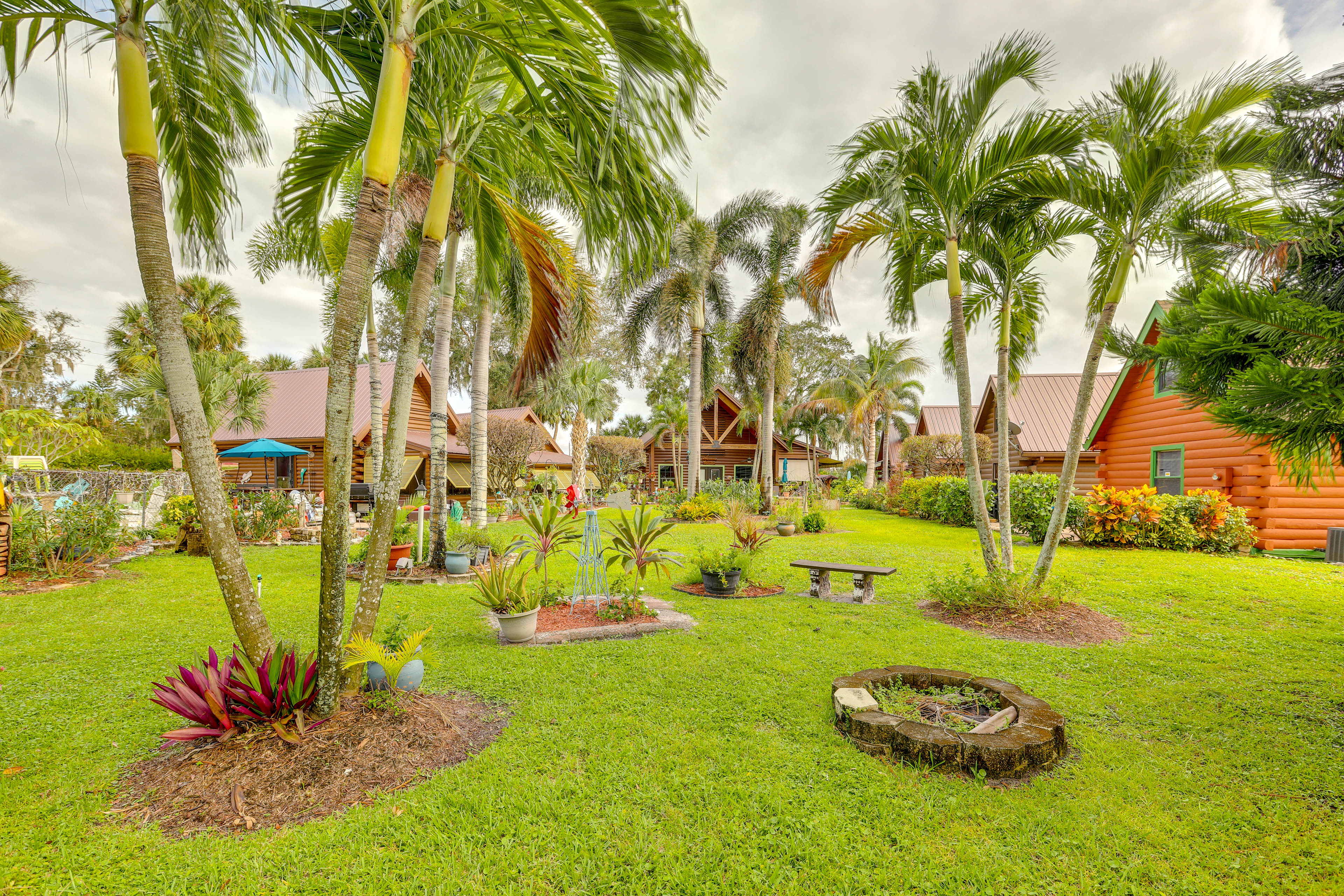 Steps to Lake Okeechobee: Cabin w/ Pool Access!