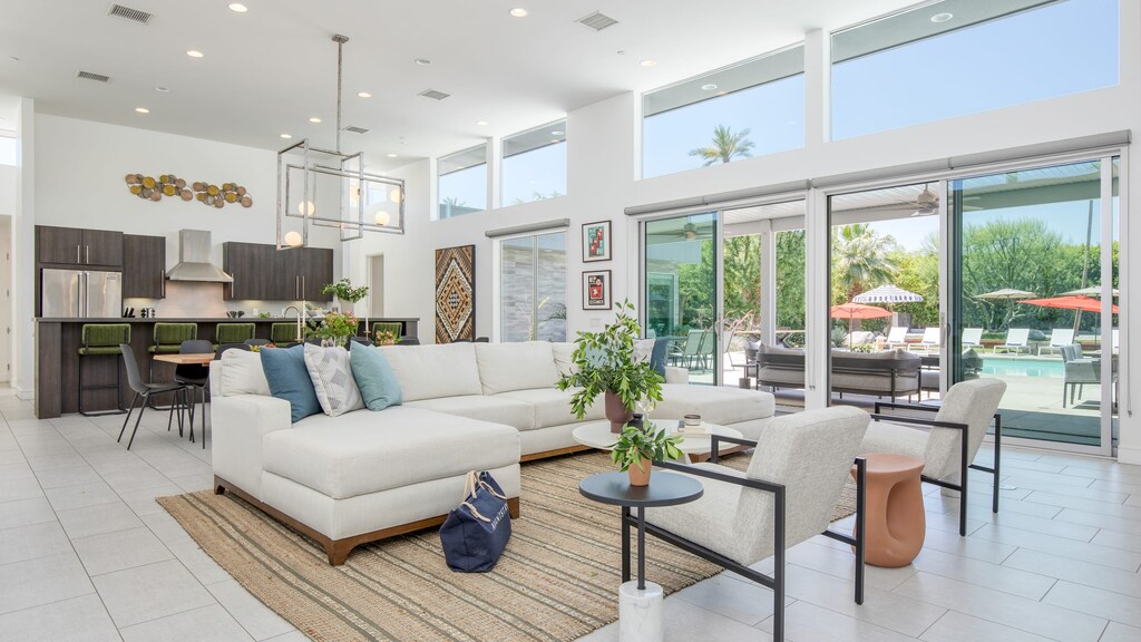 Open layout makes it easy for your group to connect throughout all spaces.