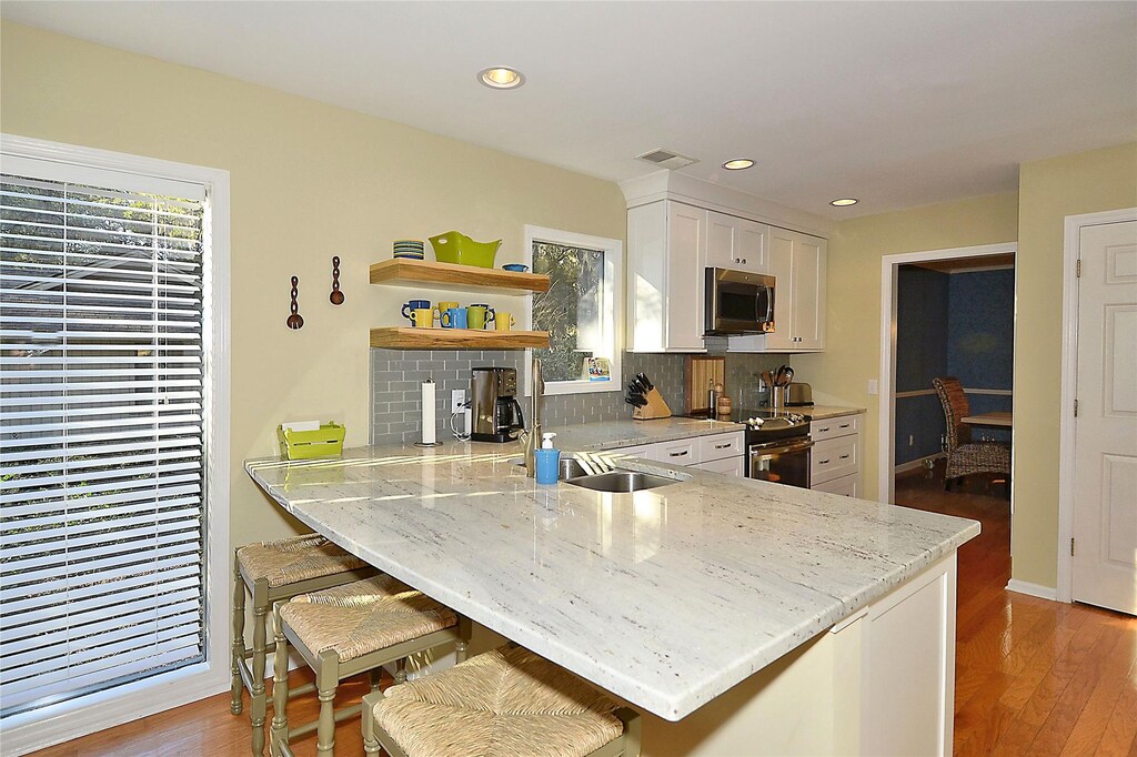 Main Level-Breakfast Bar