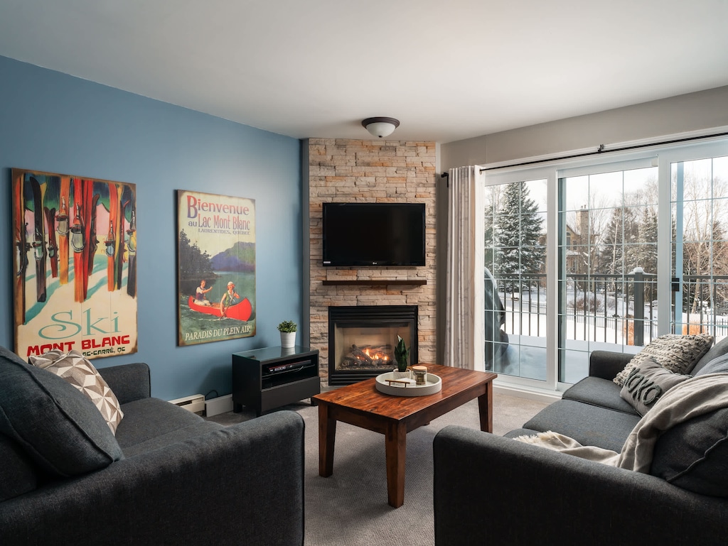 salon avec foyer au gaz 