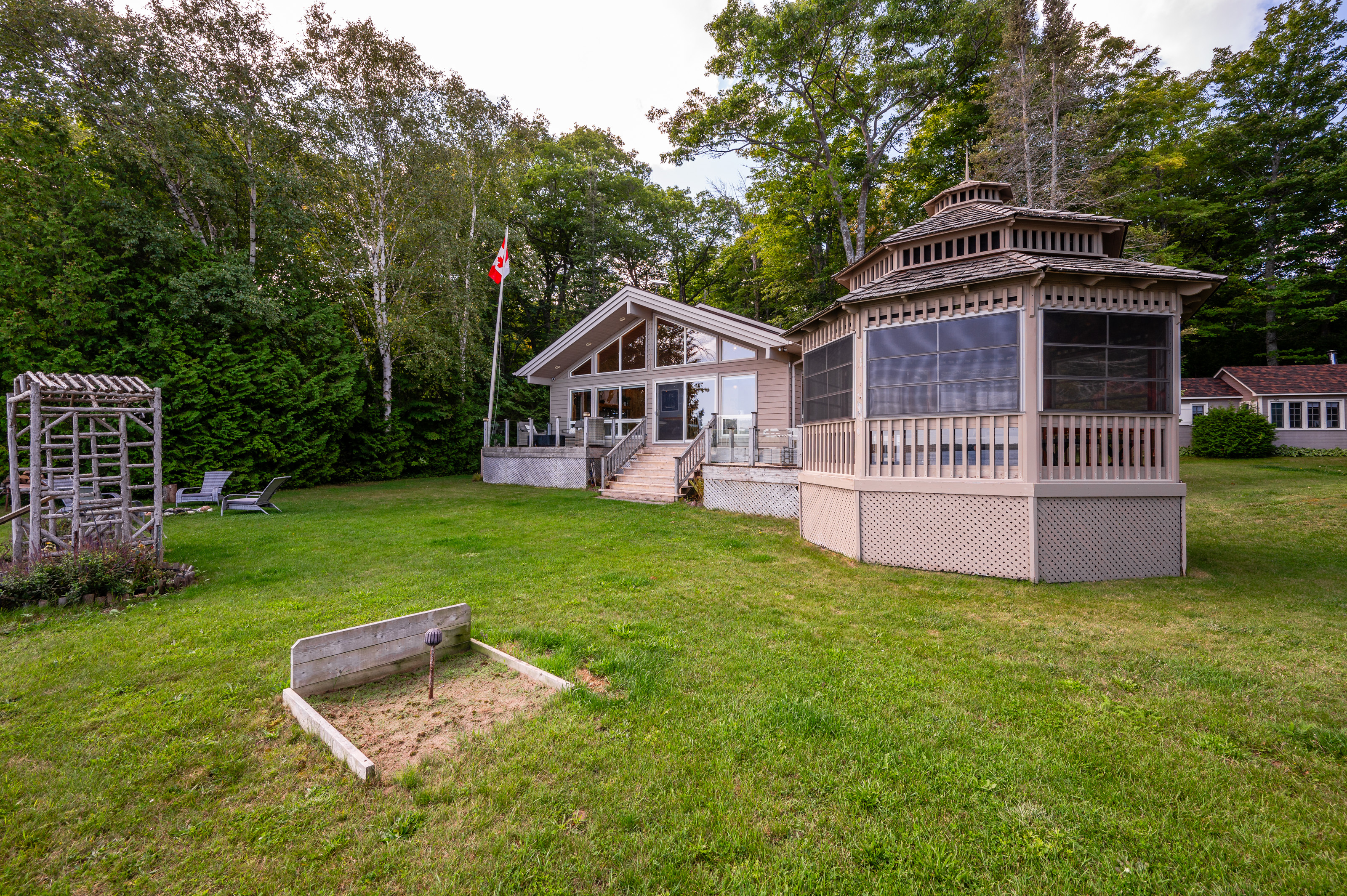 Grotto Escape: Unwind at Cameron Lakehouse