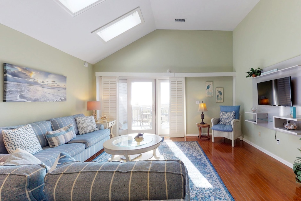 13102-Pelican-Watch-08162023_111247