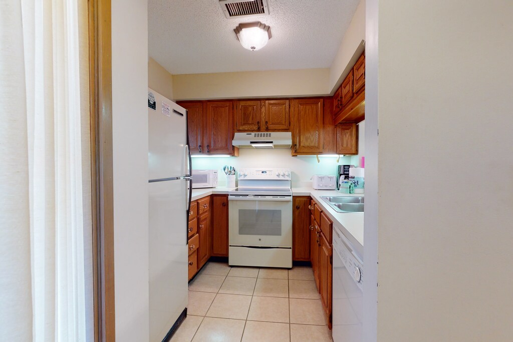 4468-Sea-Forest-Drive-05032023_160825-2