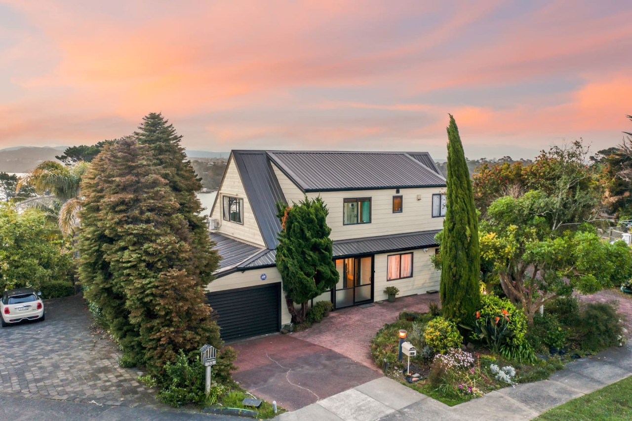 Property Image 1 - Family Sunset Retreat with Sea Views