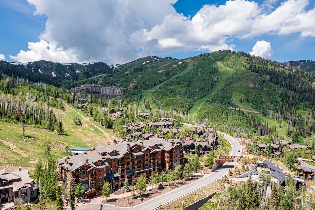 Situated on the slopes of Deer Valley Ski Resort