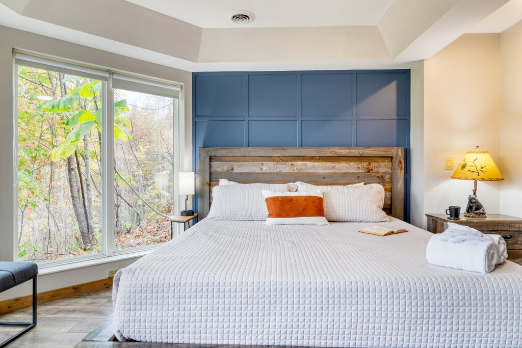 Bedroom 7 features a king bed and TV.
