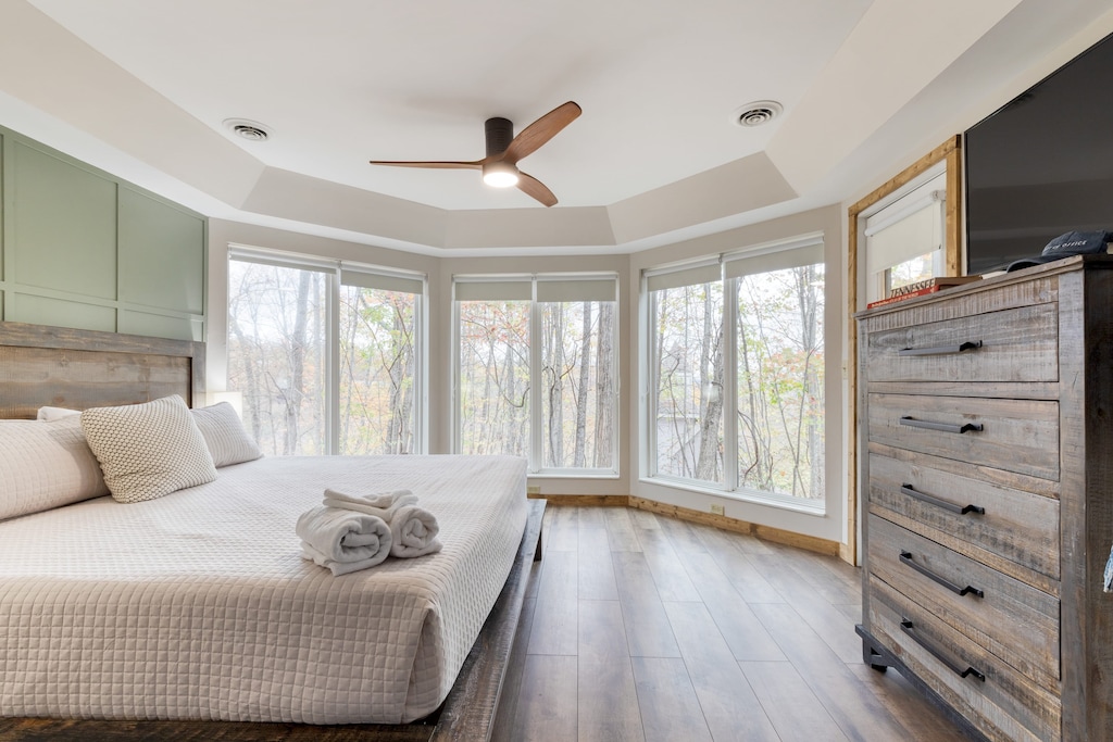 Bedroom 8 features a king bed and TV.