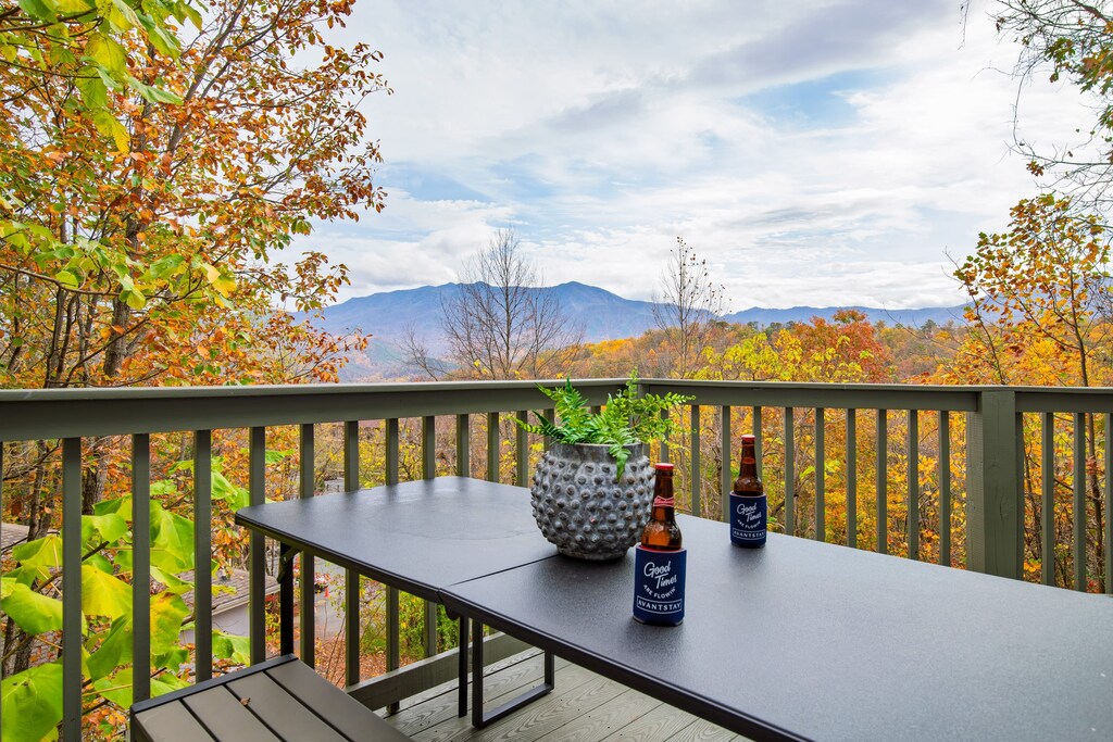 Outdoor dining table on the deck.