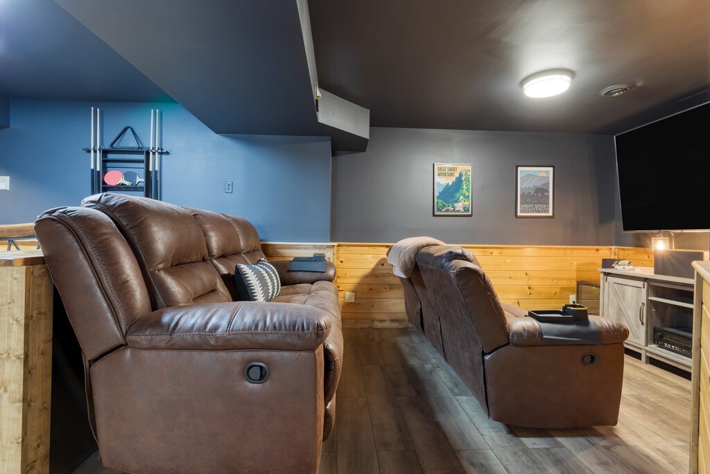 Theater-style seating.