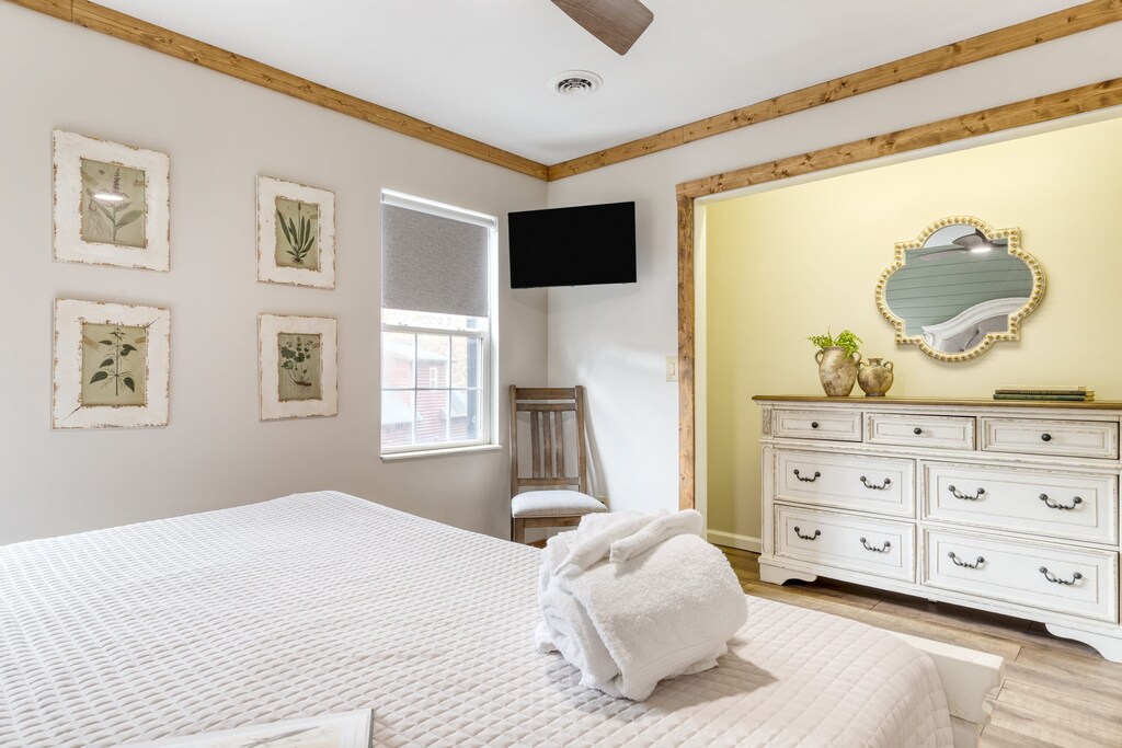 Bedroom 4 features a king bed and TV.