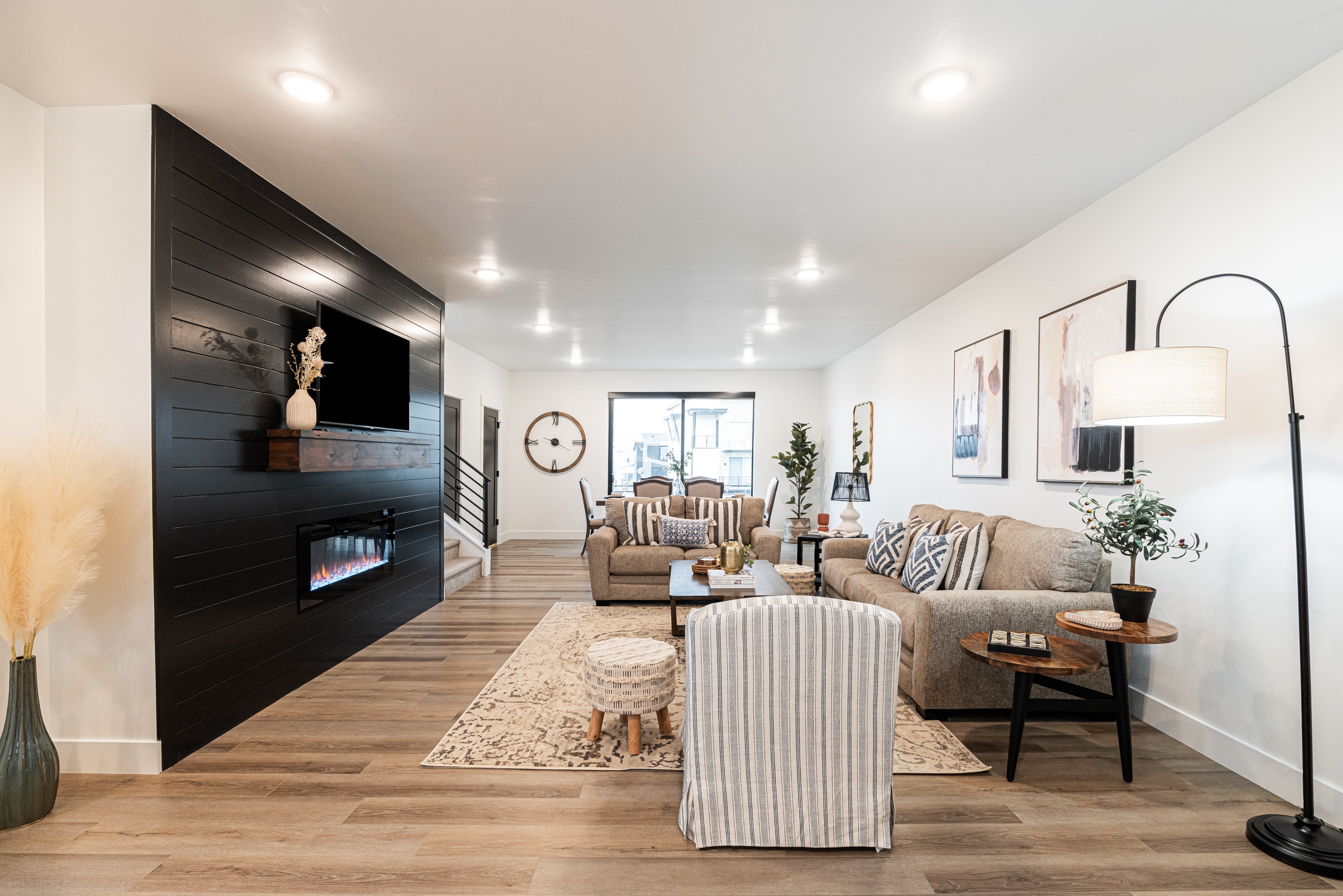 Living room with comfortable and modern furnishings