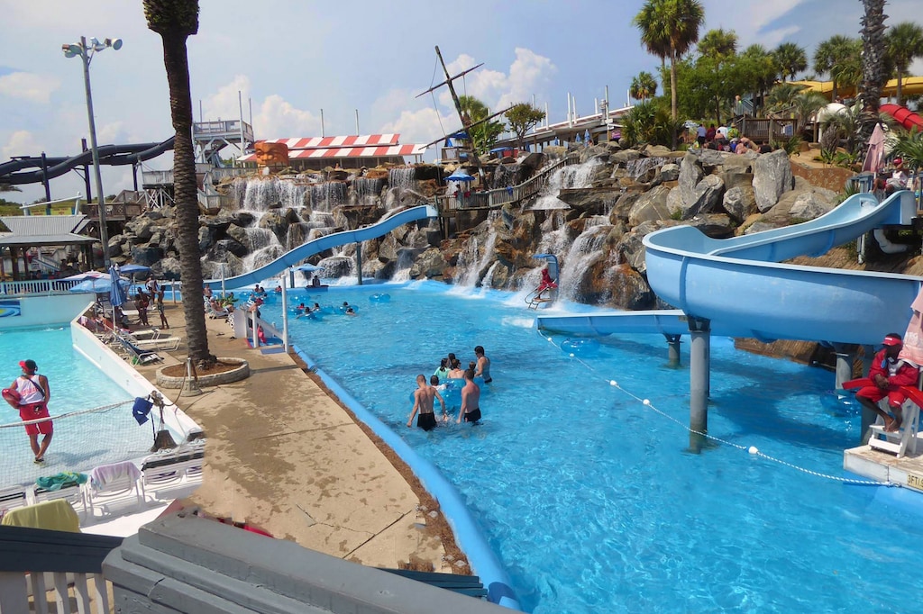 Nearby Attraction, Big Kahuna's