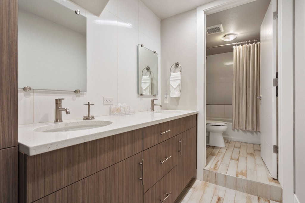 844 Jerome St. (Unit 4) | Bathroom 2